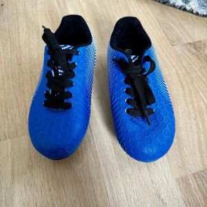 Boys size 10 soccer cleats